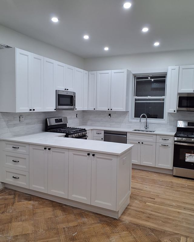White shaker kitchen by CABINX